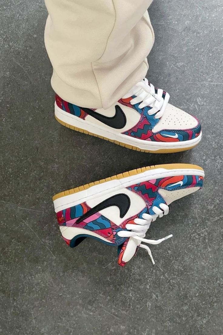 NIKE